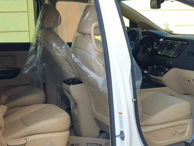 Білий Кіа Карнівал, об'ємом двигуна 2.2 л та пробігом 101 тис. км за 23000 $, фото 8 на Automoto.ua