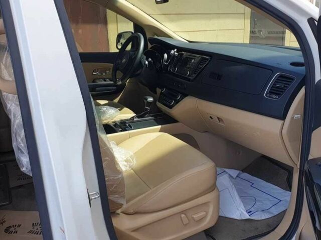 Киа Карнивал 2019 в Киеве на Automoto.ua Белый Киа Карнивал, объемом двигателя 2.2 л и пробегом 98 тыс. км за 18983 $, фото 7 на Automoto.ua