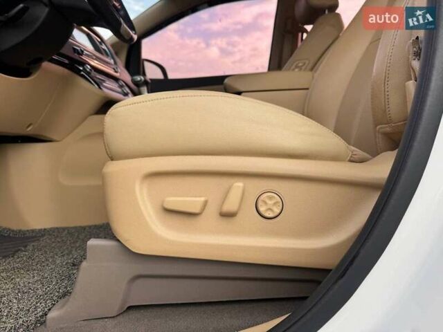 Белый Киа Карнивал, объемом двигателя 2.2 л и пробегом 140 тыс. км за 25900 $, фото 22 на Automoto.ua