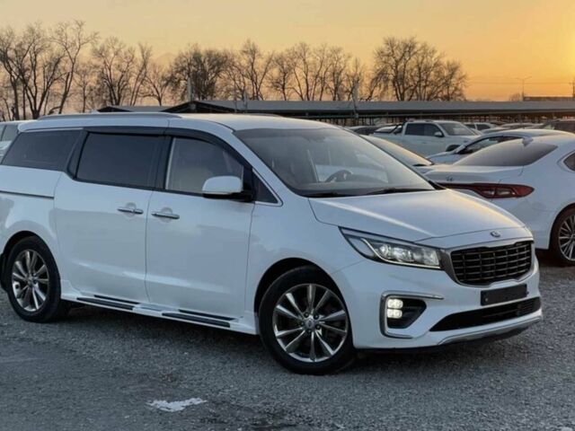 Белый Киа Карнивал, объемом двигателя 2.2 л и пробегом 74 тыс. км за 17299 $, фото 1 на Automoto.ua