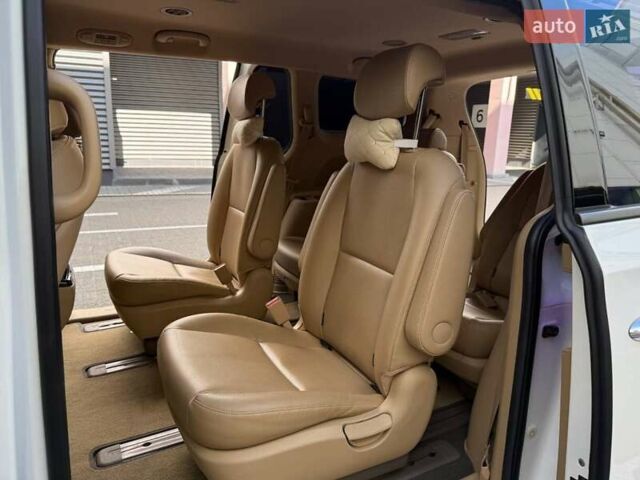 Білий Кіа Карнівал, об'ємом двигуна 2.2 л та пробігом 165 тис. км за 28990 $, фото 7 на Automoto.ua