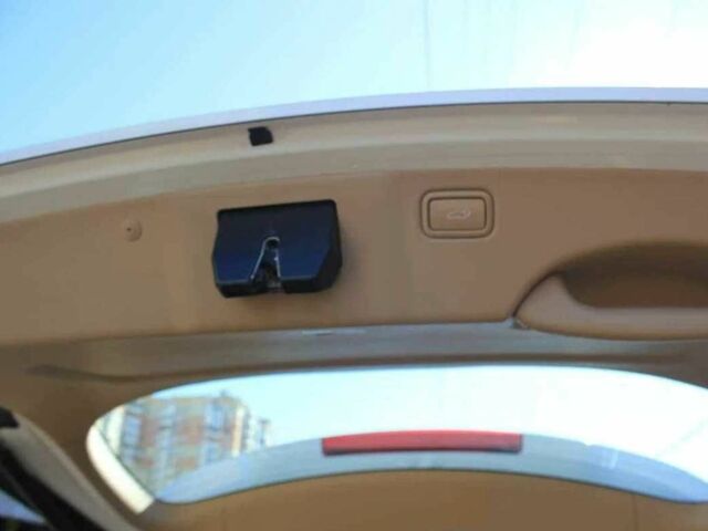 Белый Киа Карнивал, объемом двигателя 2.2 л и пробегом 143 тыс. км за 22000 $, фото 7 на Automoto.ua