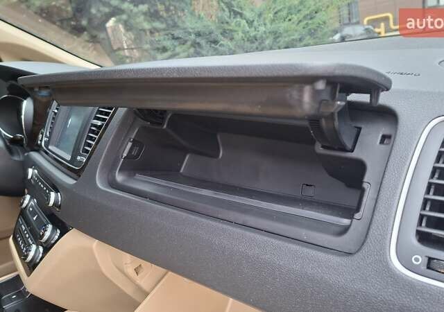 Белый Киа Карнивал, объемом двигателя 2.2 л и пробегом 134 тыс. км за 28800 $, фото 125 на Automoto.ua