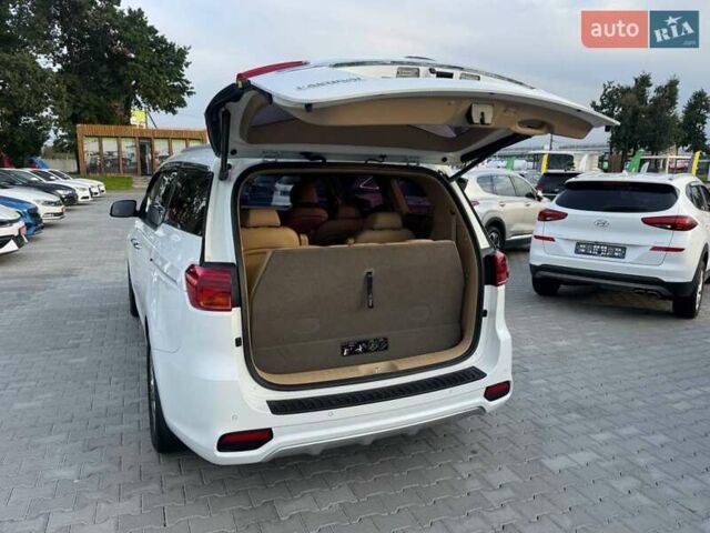 Белый Киа Карнивал, объемом двигателя 2.2 л и пробегом 140 тыс. км за 25900 $, фото 8 на Automoto.ua