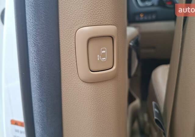 Белый Киа Карнивал, объемом двигателя 2.2 л и пробегом 134 тыс. км за 28800 $, фото 84 на Automoto.ua