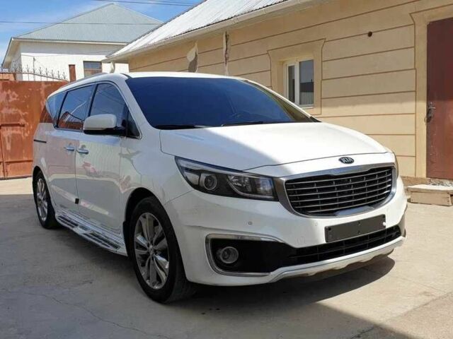 Белый Киа Карнивал, объемом двигателя 2.2 л и пробегом 102 тыс. км за 28900 $, фото 2 на Automoto.ua