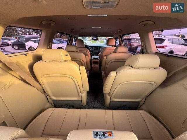 Белый Киа Карнивал, объемом двигателя 2.2 л и пробегом 140 тыс. км за 25900 $, фото 25 на Automoto.ua