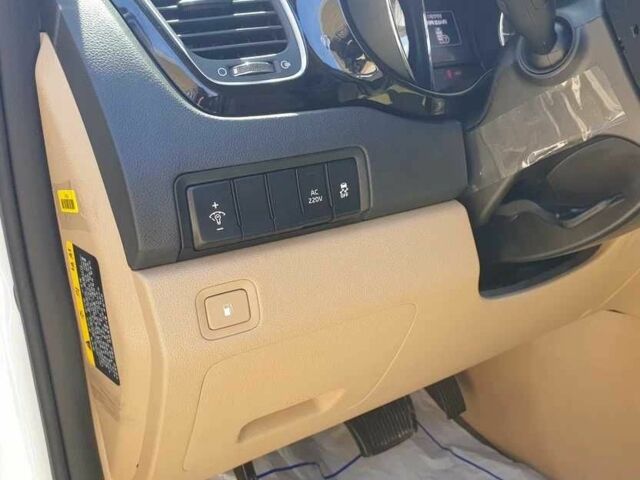 Белый Киа Карнивал, объемом двигателя 2.2 л и пробегом 102 тыс. км за 28900 $, фото 5 на Automoto.ua