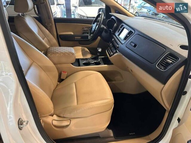 Білий Кіа Карнівал, об'ємом двигуна 2.2 л та пробігом 134 тис. км за 25900 $, фото 21 на Automoto.ua