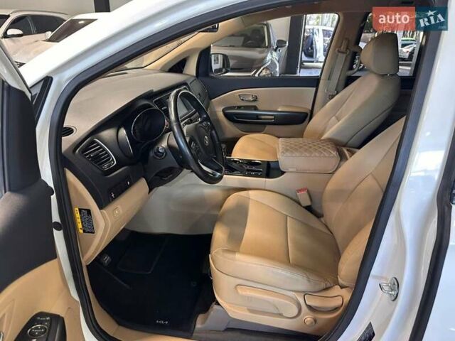 Білий Кіа Карнівал, об'ємом двигуна 2.2 л та пробігом 134 тис. км за 25900 $, фото 17 на Automoto.ua