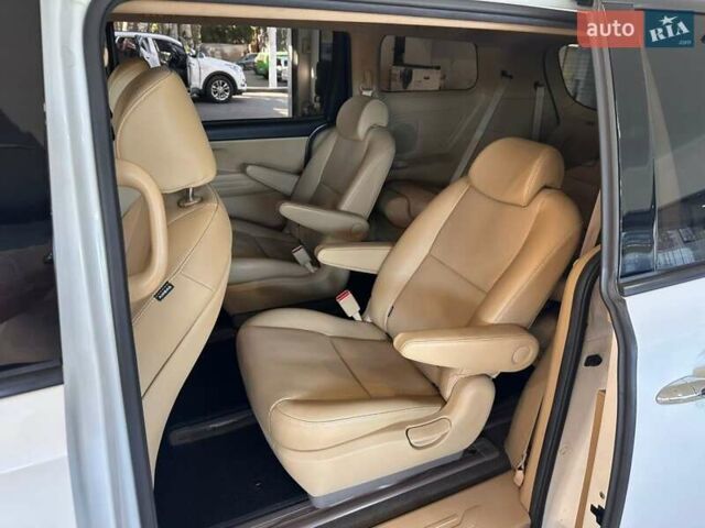 Білий Кіа Карнівал, об'ємом двигуна 2.2 л та пробігом 134 тис. км за 25900 $, фото 18 на Automoto.ua