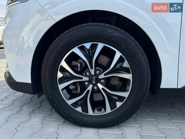 Белый Киа Карнивал, объемом двигателя 2.15 л и пробегом 65 тыс. км за 39500 $, фото 9 на Automoto.ua