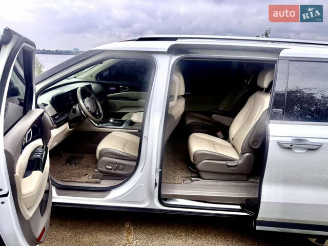 Белый Киа Карнивал, объемом двигателя 2.2 л и пробегом 85 тыс. км за 35500 $, фото 7 на Automoto.ua