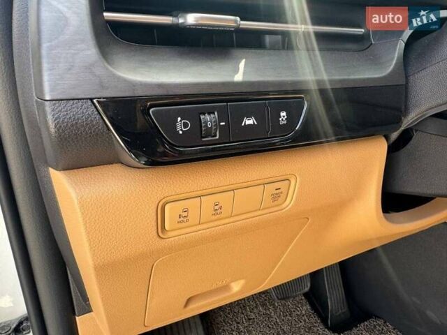 Белый Киа Карнивал, объемом двигателя 2.15 л и пробегом 42 тыс. км за 41900 $, фото 8 на Automoto.ua