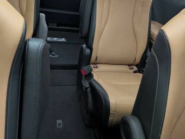 Белый Киа Карнивал, объемом двигателя 2.2 л и пробегом 43 тыс. км за 33000 $, фото 6 на Automoto.ua