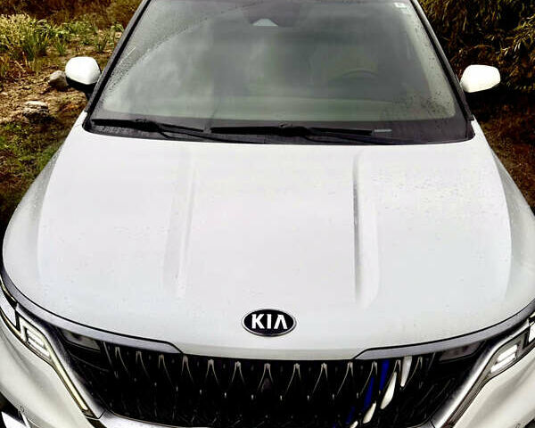 Белый Киа Карнивал, объемом двигателя 2.2 л и пробегом 85 тыс. км за 35500 $, фото 2 на Automoto.ua