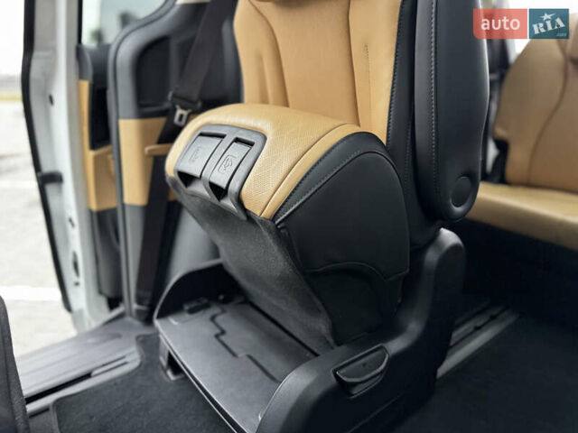 Белый Киа Карнивал, объемом двигателя 2.2 л и пробегом 23 тыс. км за 41900 $, фото 95 на Automoto.ua