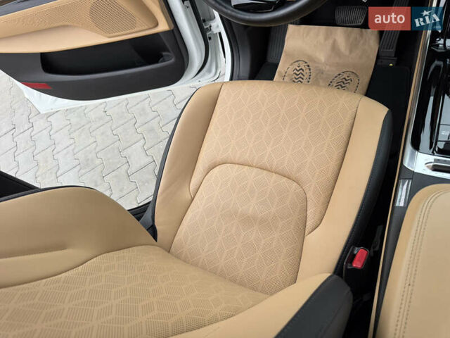 Белый Киа Карнивал, объемом двигателя 2.2 л и пробегом 23 тыс. км за 41900 $, фото 56 на Automoto.ua