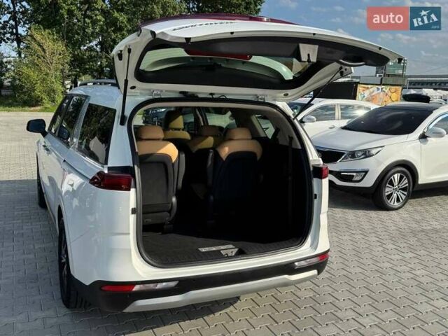 Белый Киа Карнивал, объемом двигателя 2.15 л и пробегом 65 тыс. км за 39500 $, фото 10 на Automoto.ua