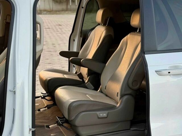 Білий Кіа Карнівал, об'ємом двигуна 2.2 л та пробігом 115 тис. км за 24199 $, фото 12 на Automoto.ua