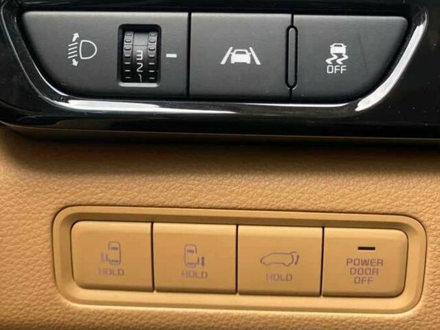 Белый Киа Карнивал, объемом двигателя 2.2 л и пробегом 44 тыс. км за 23000 $, фото 6 на Automoto.ua