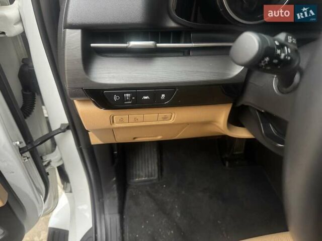 Белый Киа Карнивал, объемом двигателя 2.15 л и пробегом 78 тыс. км за 32300 $, фото 10 на Automoto.ua