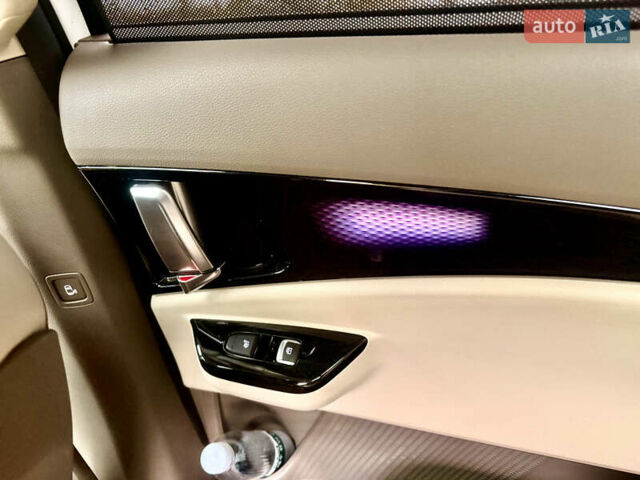 Белый Киа Карнивал, объемом двигателя 2.2 л и пробегом 85 тыс. км за 35500 $, фото 13 на Automoto.ua