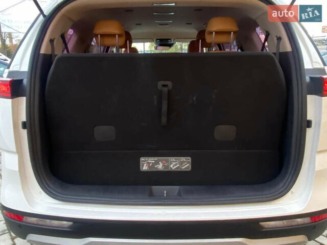 Белый Киа Карнивал, объемом двигателя 2.2 л и пробегом 152 тыс. км за 29500 $, фото 14 на Automoto.ua