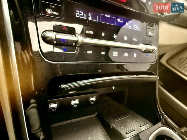 Белый Киа Карнивал, объемом двигателя 2.2 л и пробегом 85 тыс. км за 35500 $, фото 24 на Automoto.ua