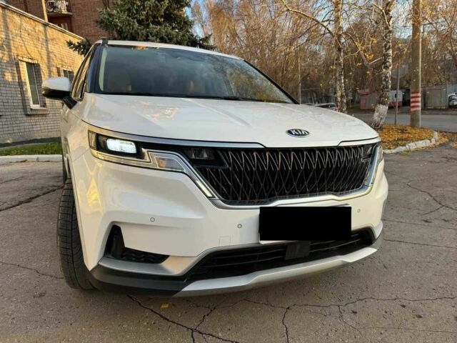 Белый Киа Карнивал, объемом двигателя 2.2 л и пробегом 39 тыс. км за 30000 $, фото 3 на Automoto.ua