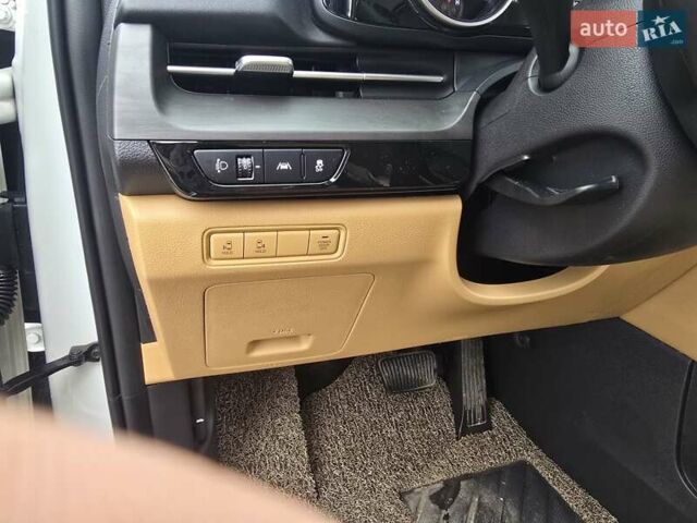Білий Кіа Карнівал, об'ємом двигуна 2.15 л та пробігом 167 тис. км за 33000 $, фото 4 на Automoto.ua