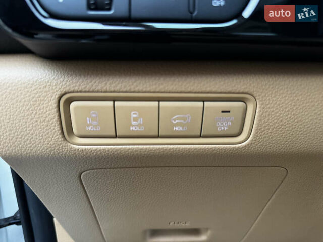 Белый Киа Карнивал, объемом двигателя 2.2 л и пробегом 23 тыс. км за 41900 $, фото 78 на Automoto.ua