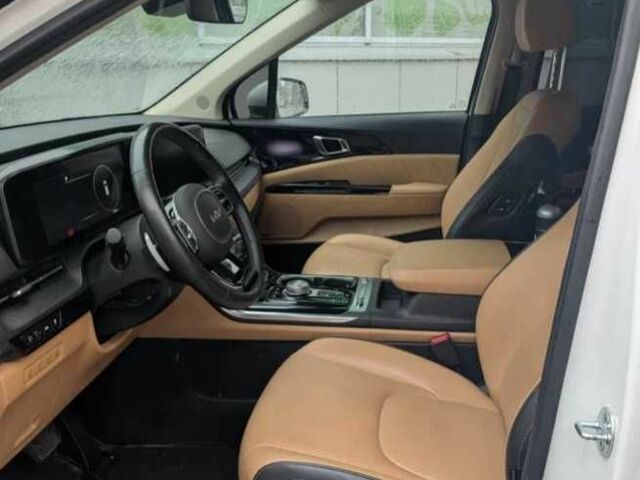 Белый Киа Карнивал, объемом двигателя 2.2 л и пробегом 43 тыс. км за 33000 $, фото 3 на Automoto.ua