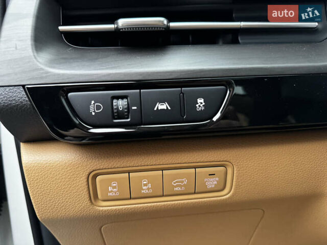 Белый Киа Карнивал, объемом двигателя 2.2 л и пробегом 23 тыс. км за 41900 $, фото 77 на Automoto.ua