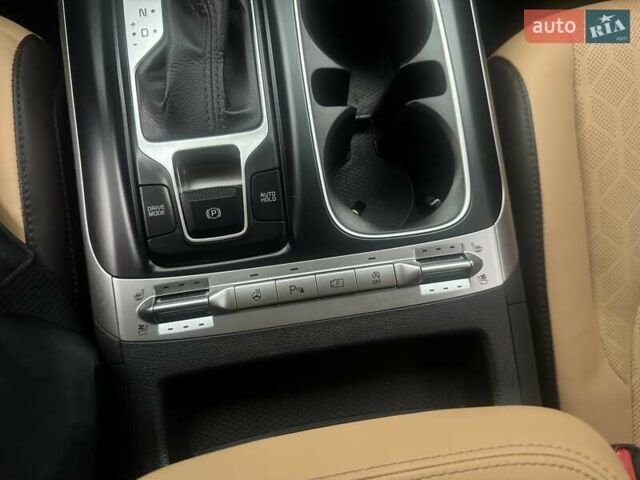 Белый Киа Карнивал, объемом двигателя 2.15 л и пробегом 78 тыс. км за 32300 $, фото 13 на Automoto.ua