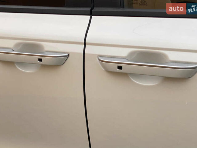 Білий Кіа Карнівал, об'ємом двигуна 2.2 л та пробігом 152 тис. км за 29950 $, фото 30 на Automoto.ua