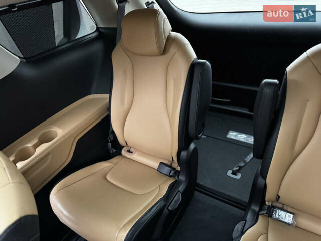 Белый Киа Карнивал, объемом двигателя 2.2 л и пробегом 23 тыс. км за 41900 $, фото 87 на Automoto.ua