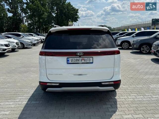 Белый Киа Карнивал, объемом двигателя 2.15 л и пробегом 42 тыс. км за 41900 $, фото 4 на Automoto.ua