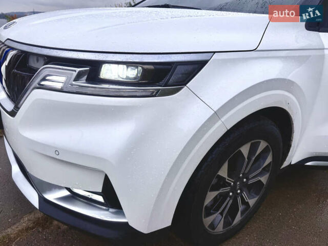 Белый Киа Карнивал, объемом двигателя 2.2 л и пробегом 85 тыс. км за 35500 $, фото 5 на Automoto.ua