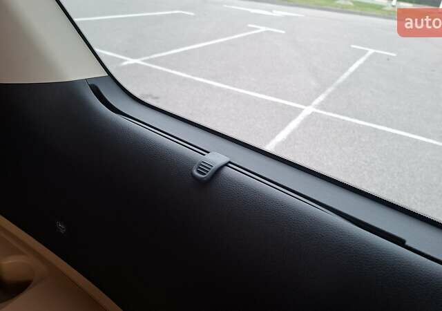 Білий Кіа Карнівал, об'ємом двигуна 2.2 л та пробігом 144 тис. км за 37800 $, фото 42 на Automoto.ua