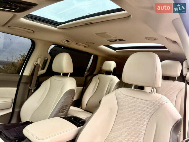 Белый Киа Карнивал, объемом двигателя 2.2 л и пробегом 85 тыс. км за 35500 $, фото 10 на Automoto.ua