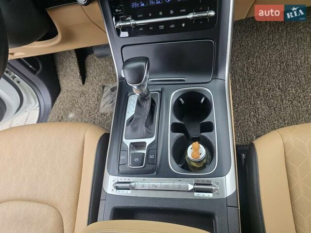 Білий Кіа Карнівал, об'ємом двигуна 2.15 л та пробігом 167 тис. км за 33000 $, фото 7 на Automoto.ua