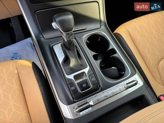 Белый Киа Карнивал, объемом двигателя 2.15 л и пробегом 65 тыс. км за 39500 $, фото 20 на Automoto.ua