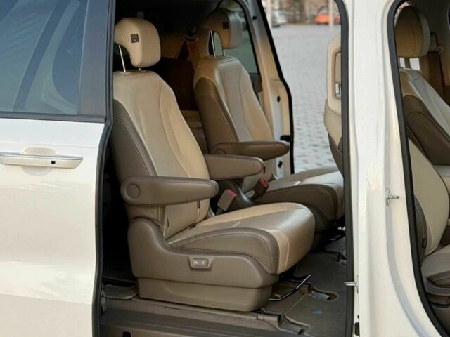 Білий Кіа Карнівал, об'ємом двигуна 2.2 л та пробігом 115 тис. км за 24199 $, фото 7 на Automoto.ua