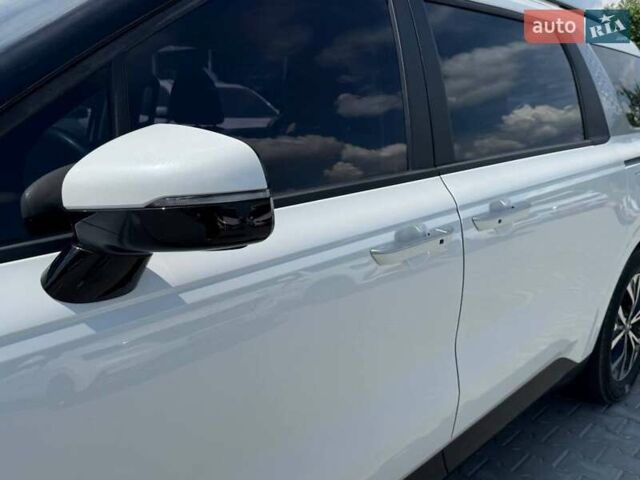 Белый Киа Карнивал, объемом двигателя 2.15 л и пробегом 42 тыс. км за 41900 $, фото 6 на Automoto.ua