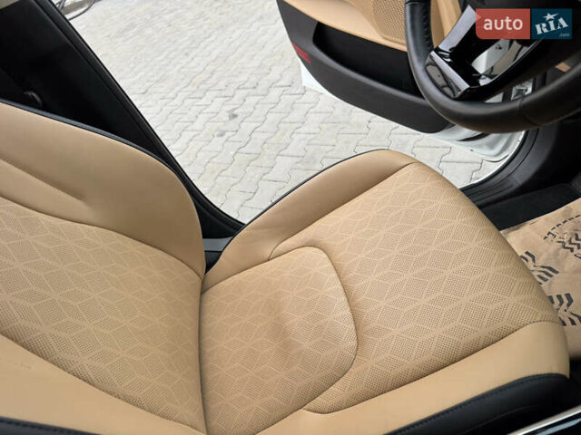 Белый Киа Карнивал, объемом двигателя 2.2 л и пробегом 23 тыс. км за 41900 $, фото 63 на Automoto.ua