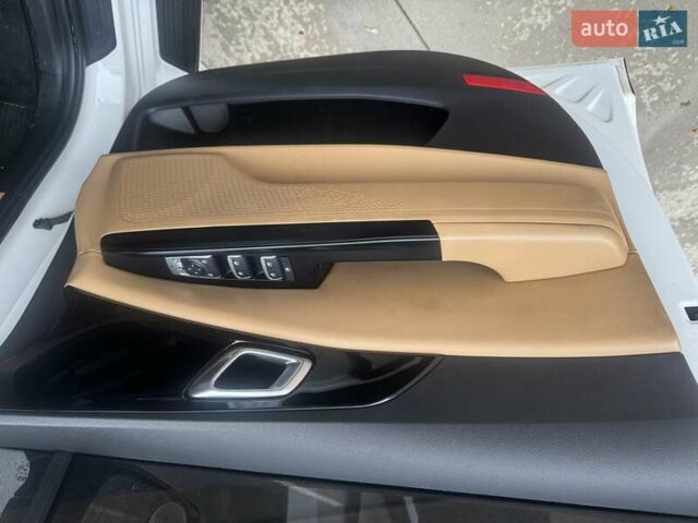 Белый Киа Карнивал, объемом двигателя 2.15 л и пробегом 78 тыс. км за 32300 $, фото 9 на Automoto.ua