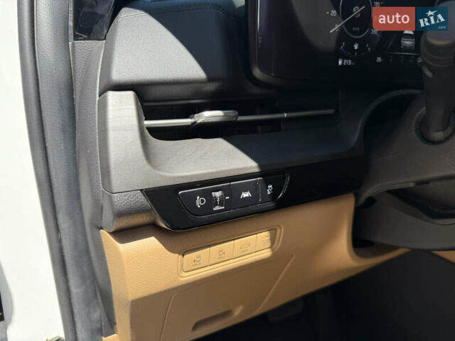 Белый Киа Карнивал, объемом двигателя 2.2 л и пробегом 11 тыс. км за 44900 $, фото 21 на Automoto.ua