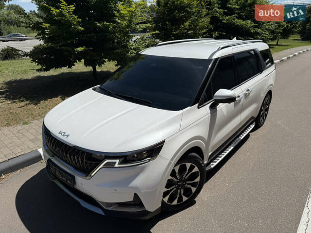 Белый Киа Карнивал, объемом двигателя 2.2 л и пробегом 11 тыс. км за 44900 $, фото 2 на Automoto.ua