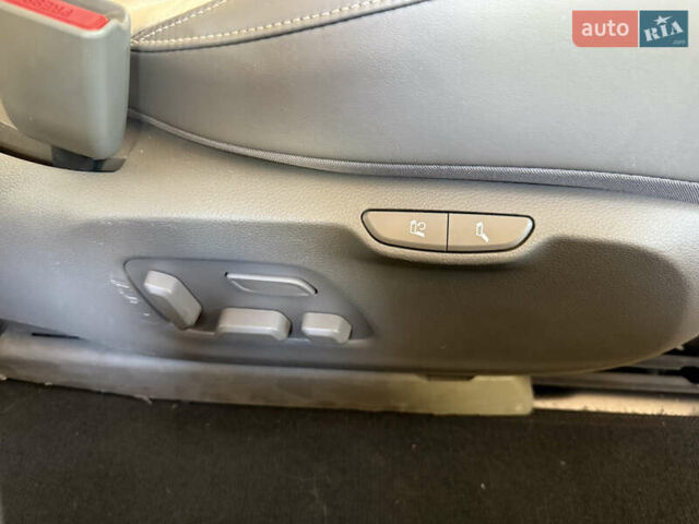 Белый Киа Карнивал, объемом двигателя 2.2 л и пробегом 11 тыс. км за 44900 $, фото 28 на Automoto.ua